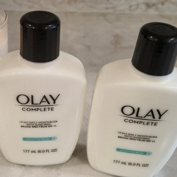 2 NEW OLAY Complete UV365 Daily Moisturizer with Sunscreen SPF 15 Sensitive Plus - Picture 3 of 4